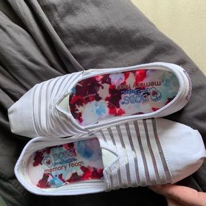 6.5 White Mesh Cutout Bobs
